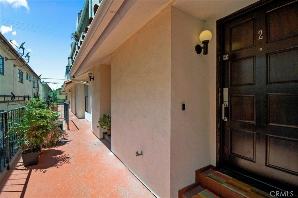 Property Photo:  219 N Isabel Street 2  CA 91206 