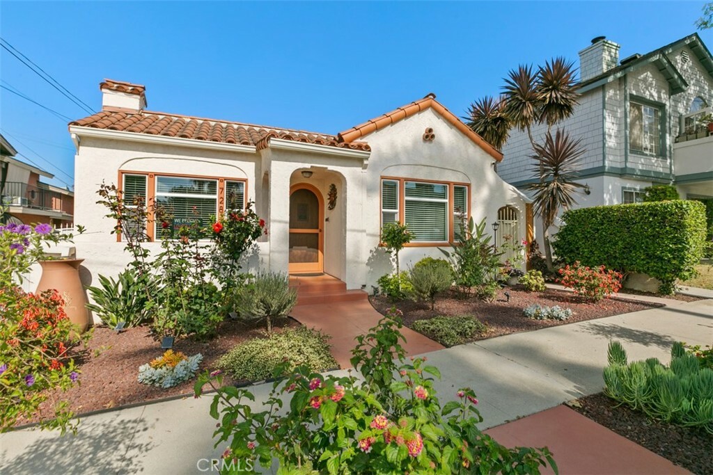 Property Photo:  728 Belmont Avenue  CA 90804 