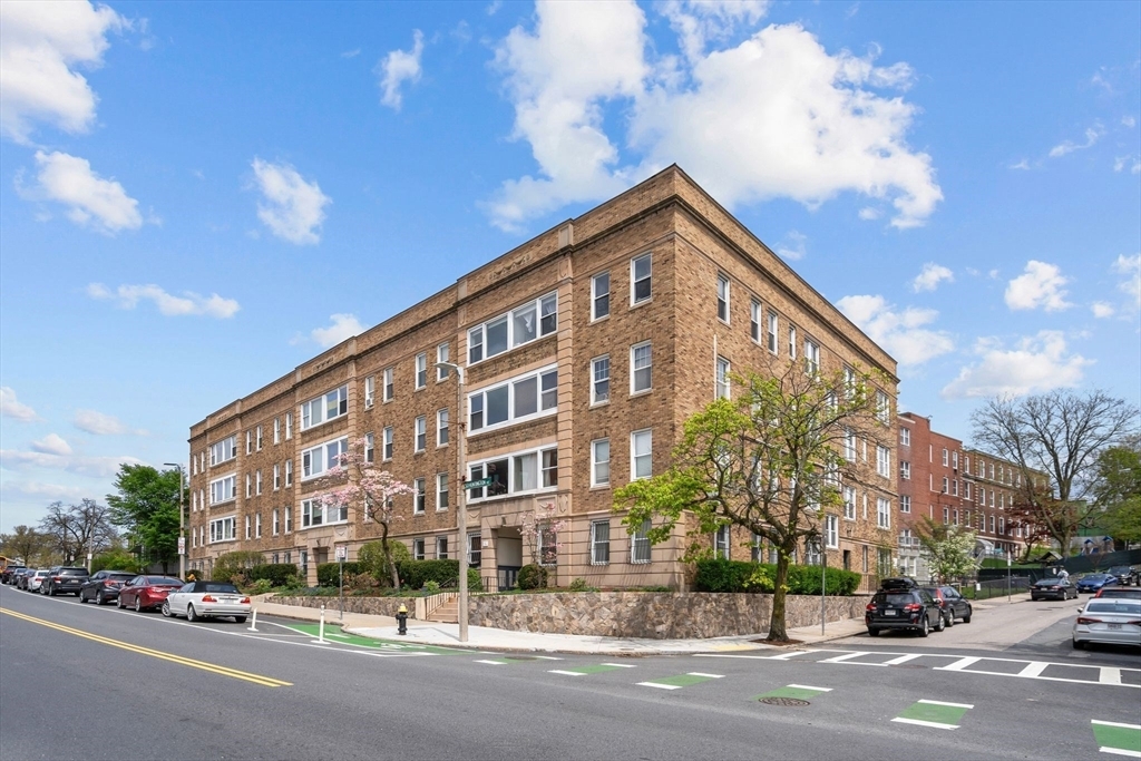 Property Photo:  242 S. Huntington Ave 6  MA 02130 