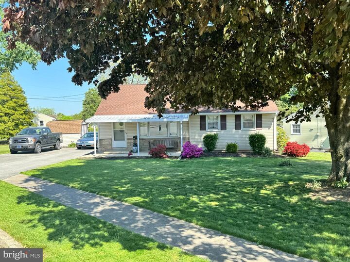 565 N Mount Joy Street  Elizabethtown PA 17022 photo