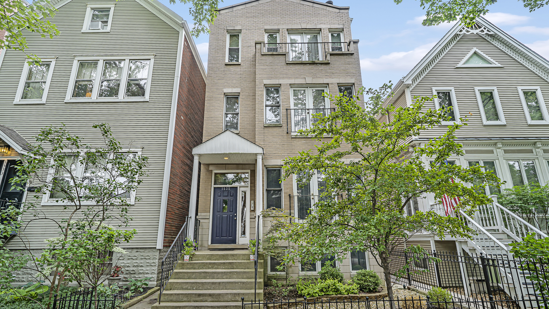 1535 W Oakdale Avenue 3  Chicago IL 60657 photo