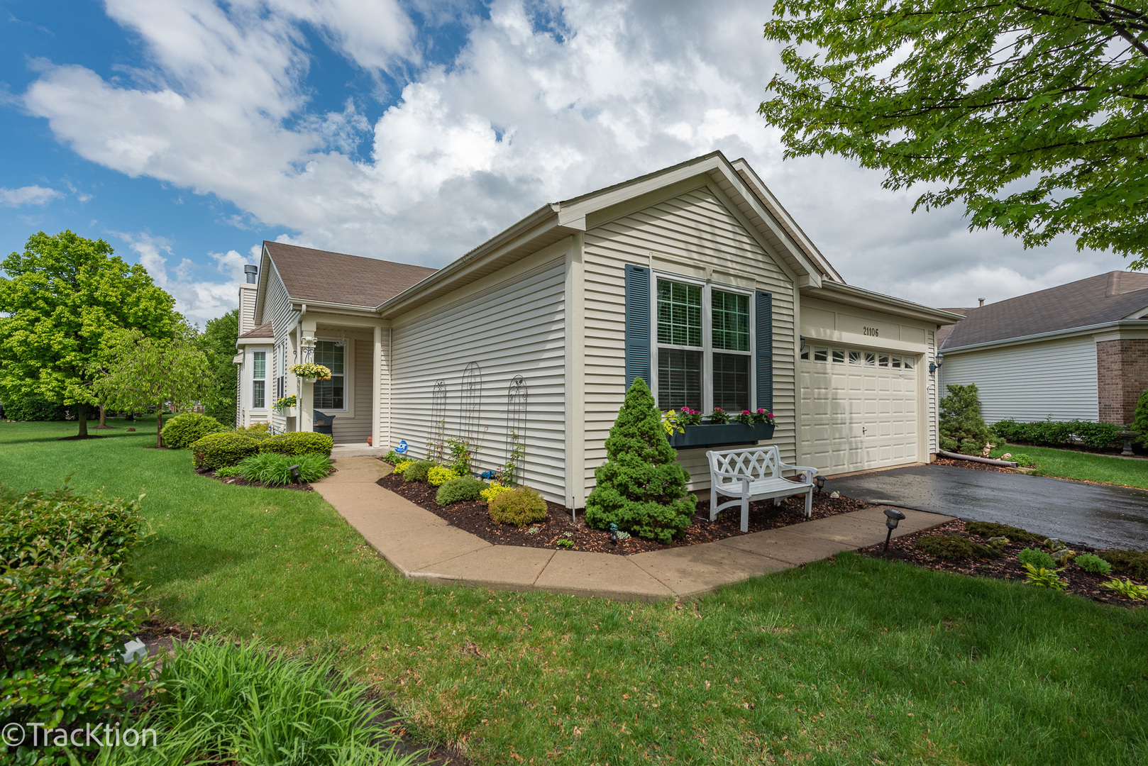 Property Photo:  21106 Lily Lake Court  IL 60403 