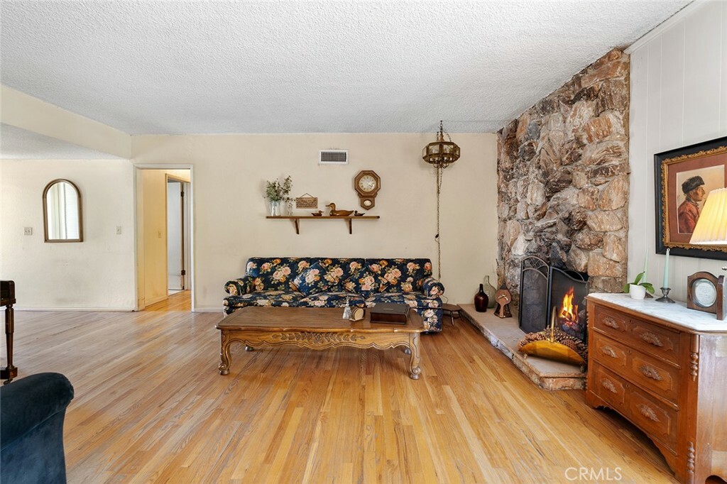 Property Photo:  10120 Lasaine Avenue  CA 91325 