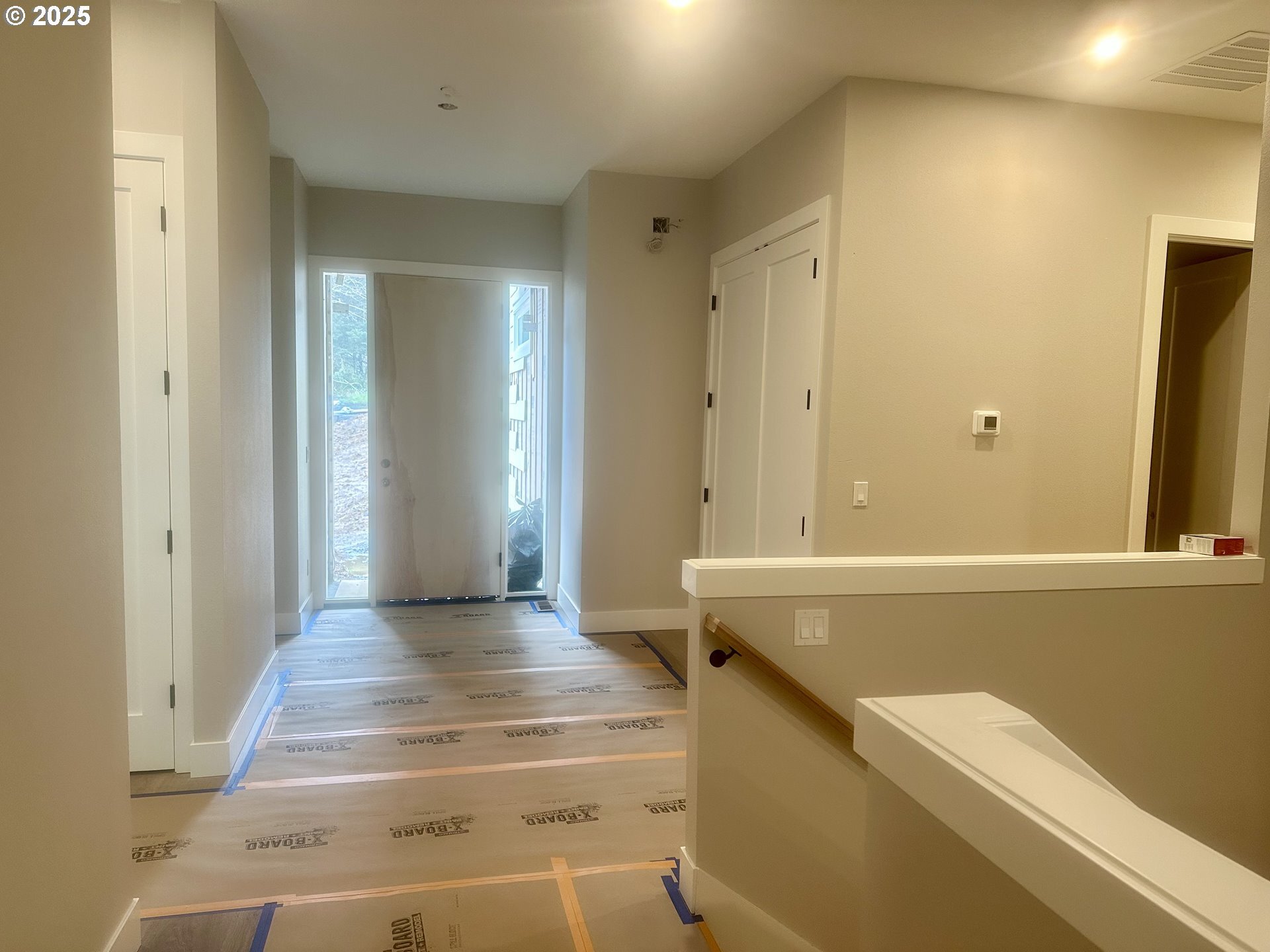 Property Photo: 750 Monica Ct OR 97110