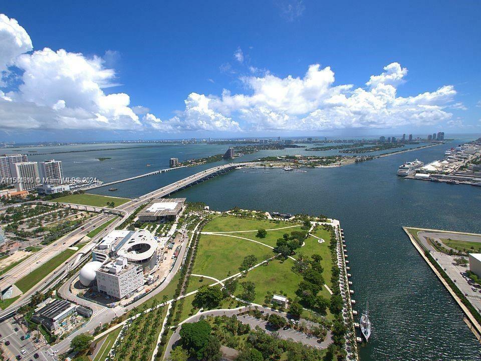 Property Photo:  900 Biscayne Blvd 5305  FL 33132 