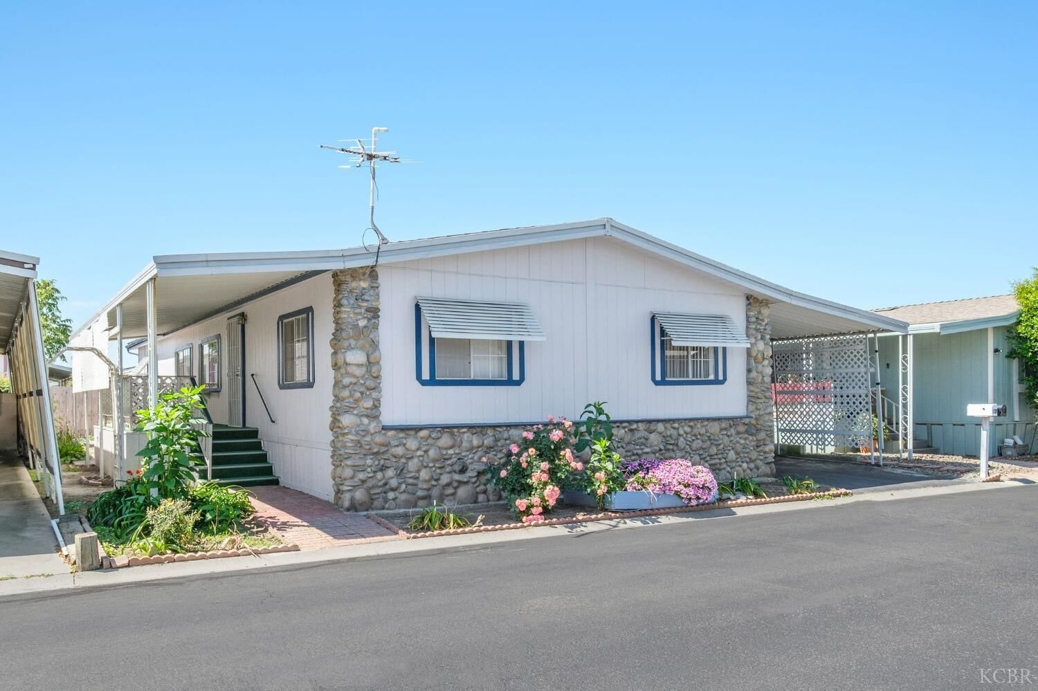 Property Photo:  860 E Grangeville Boulevard Spc 137  CA 93230 
