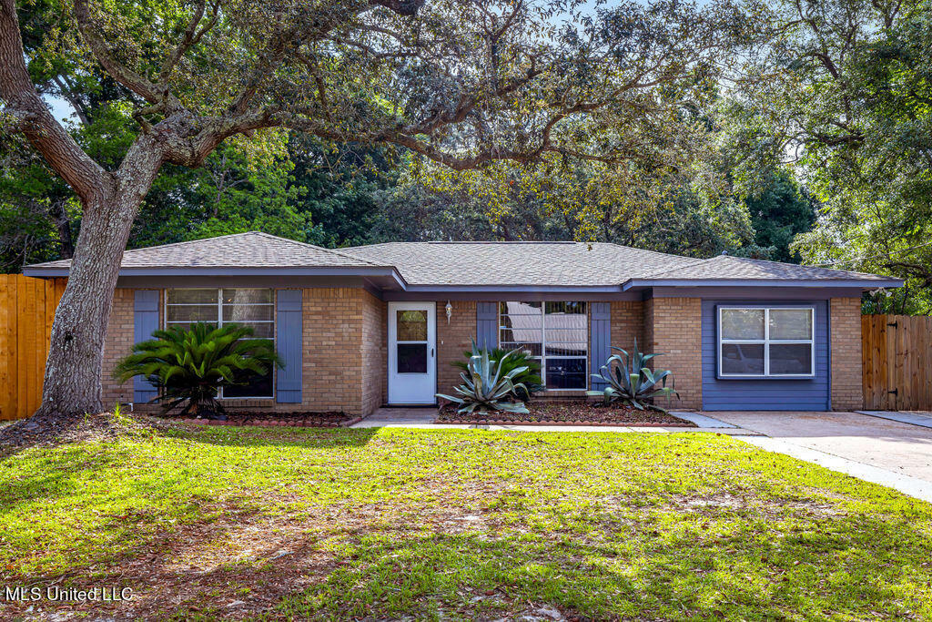 Property Photo:  1712 S 1st Street  MS 39564 