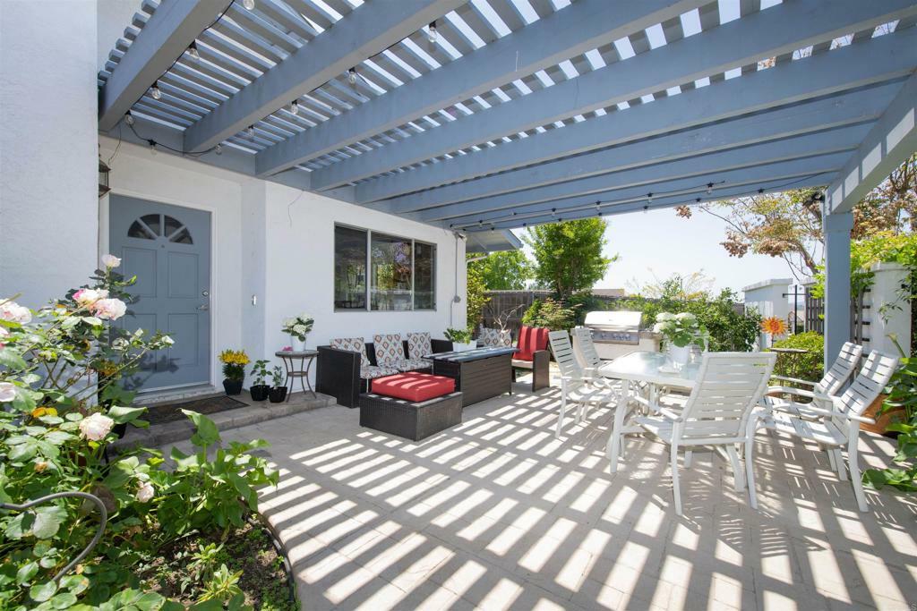 Property Photo: 1453 Esperanza Way CA 92027