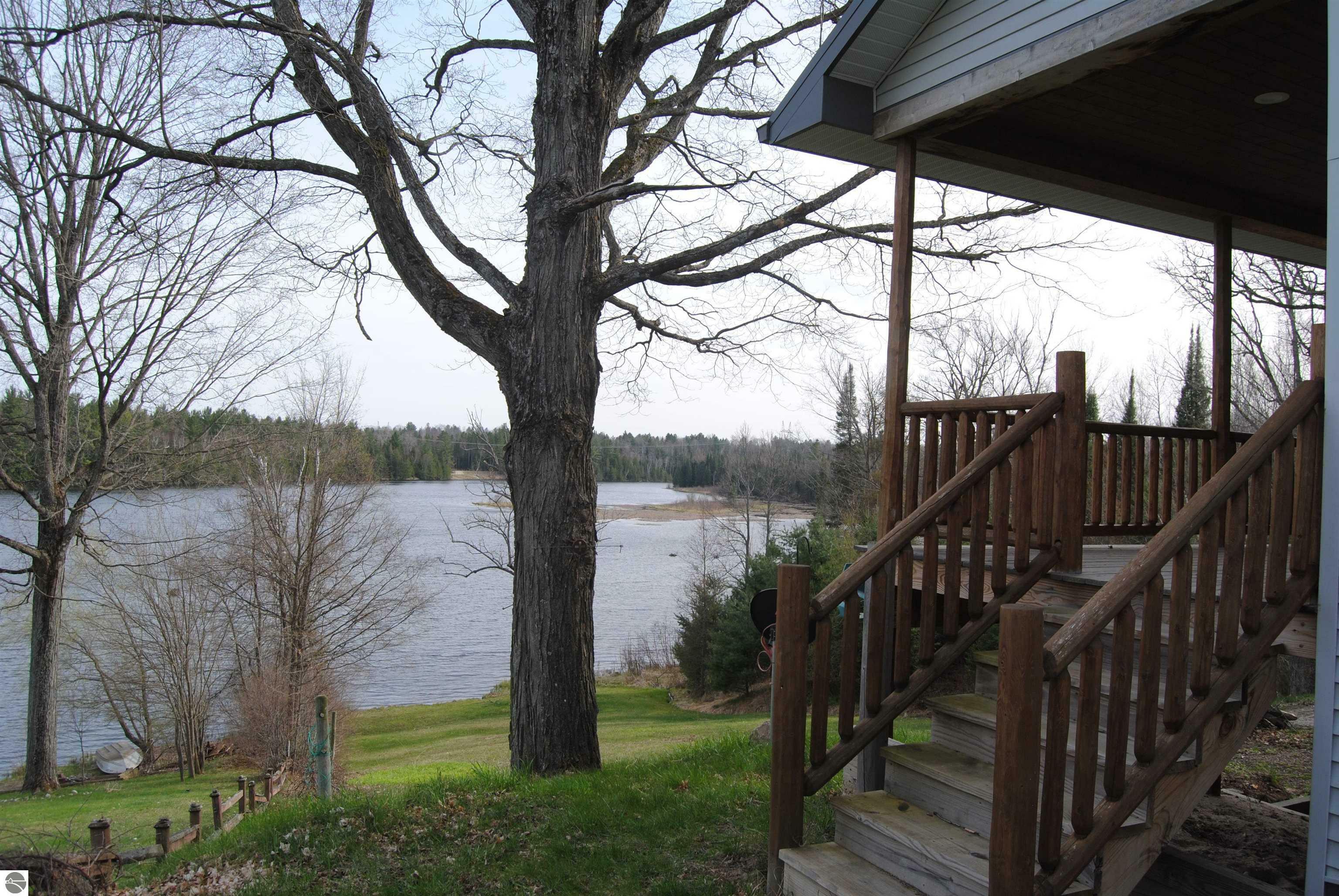 Property Photo:  1409 Rivercrest Drive  MI 48647 