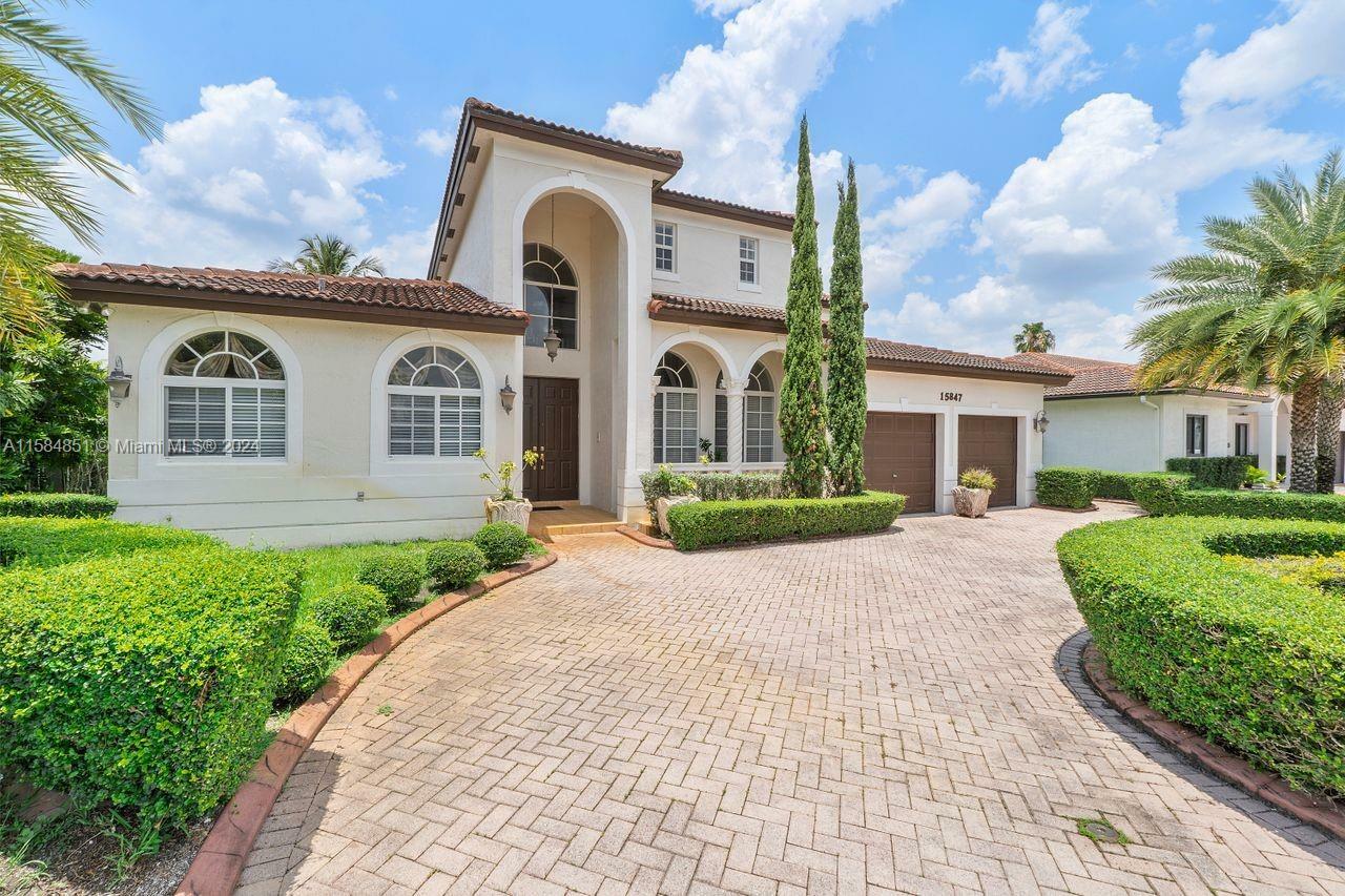 Property Photo: 15847 SW 44th St FL 33185