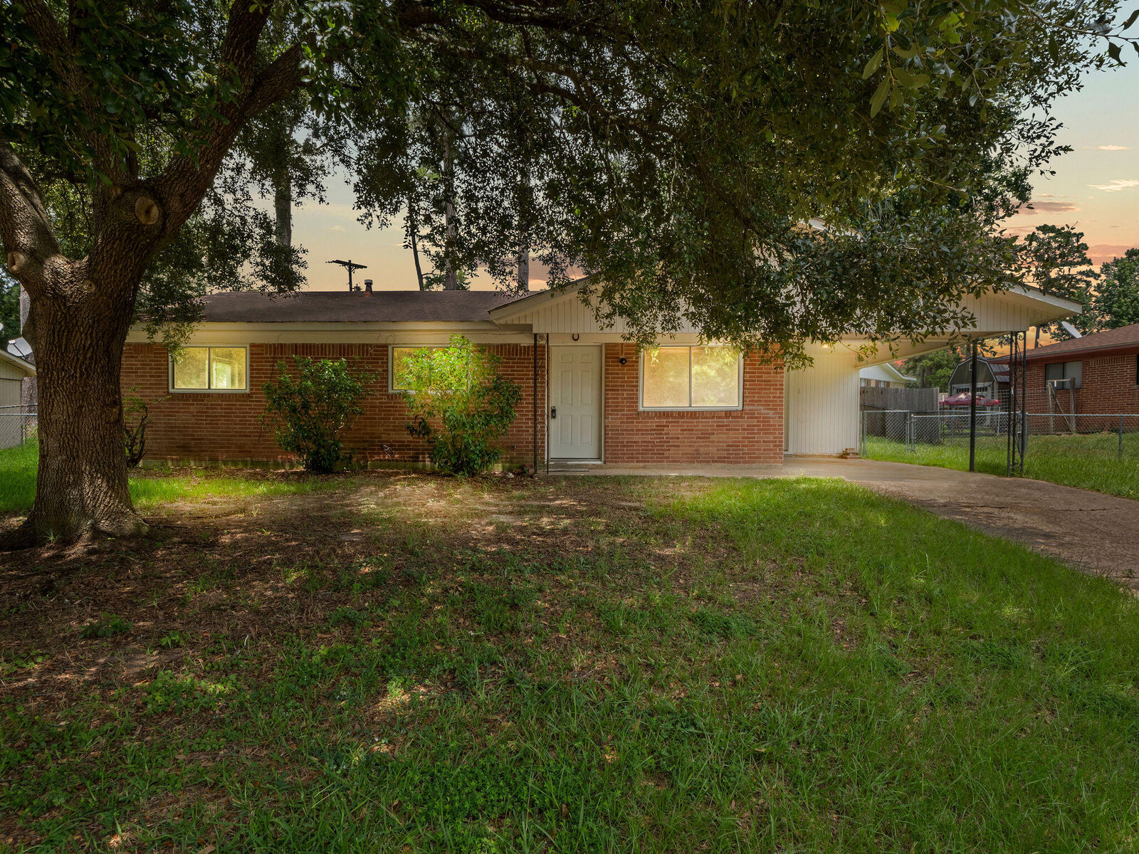 Property Photo: 606 Elm LA 71461