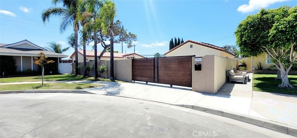 Property Photo:  10952 La Dona Avenue  CA 92840 