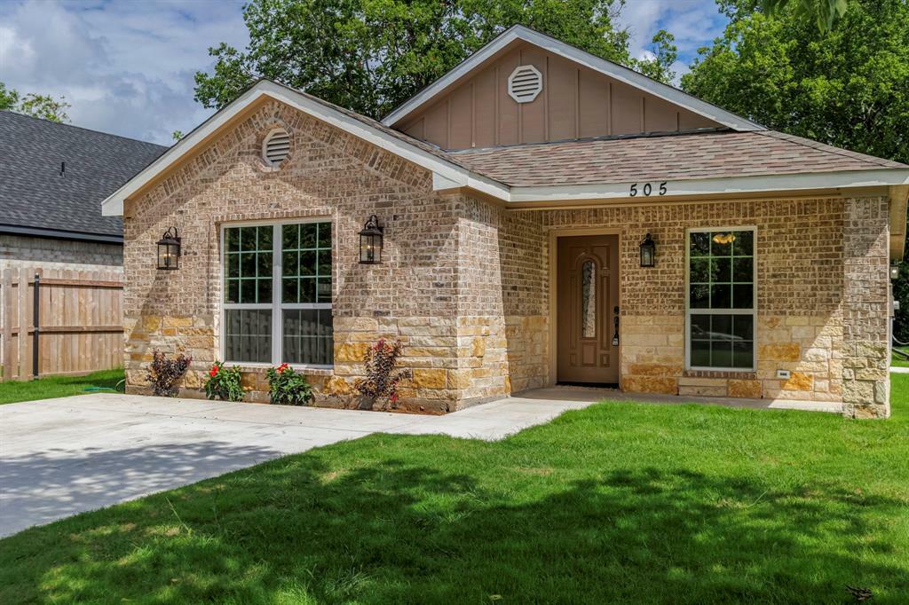 Property Photo: 505 Robbins Street TX 76031
