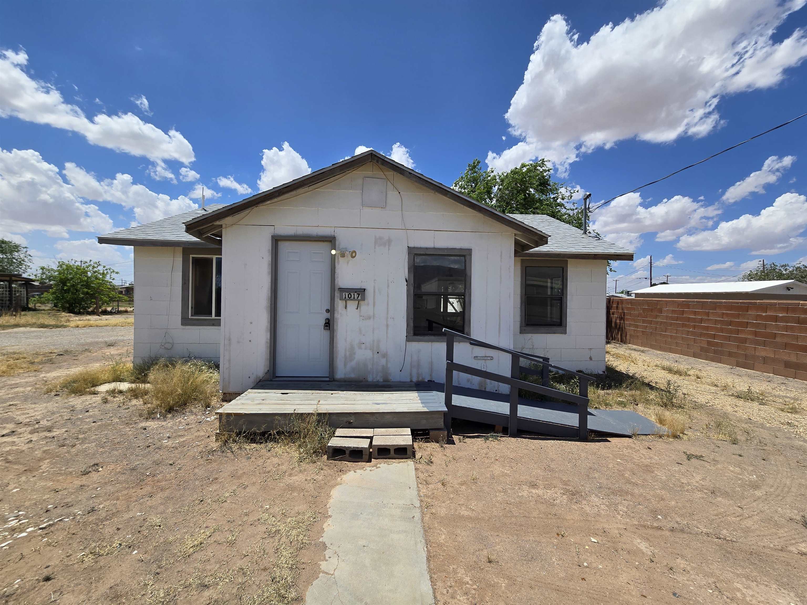 Property Photo: 1017 Cuba Ave NM 88310