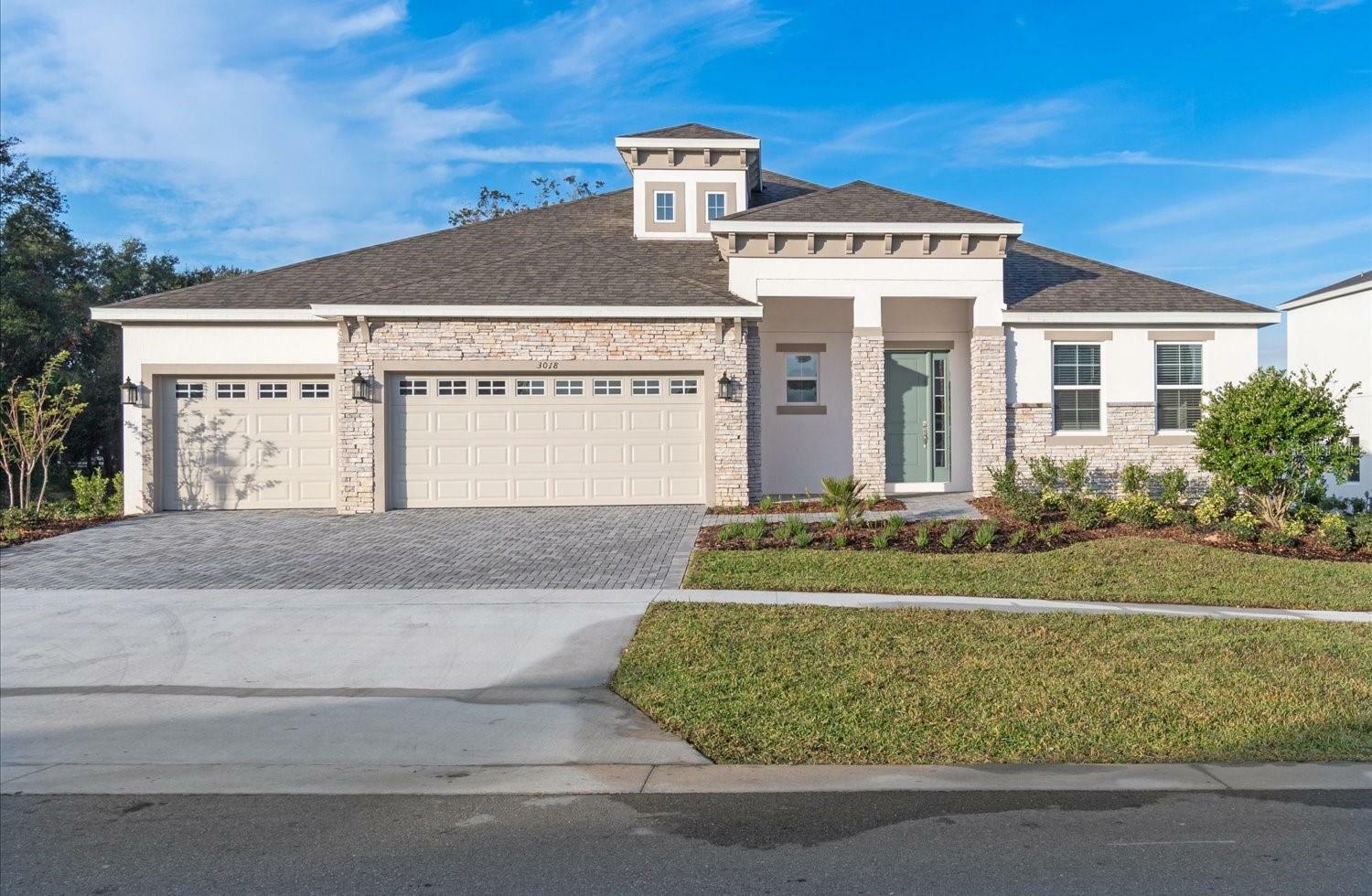 Property Photo: 3018 Avalon Ridge Lane FL 34787