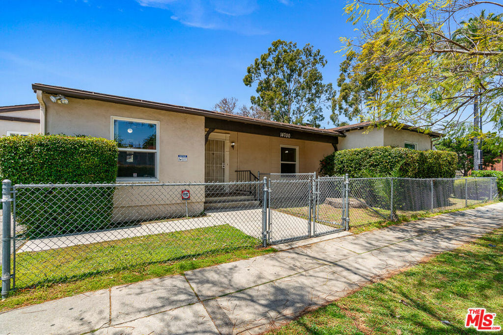 Property Photo:  6319 Cedros Avenue  CA 91411 