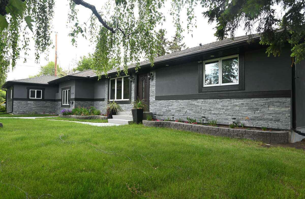 Property Photo:  4104 26 Avenue SW  AB T3E 0P3 