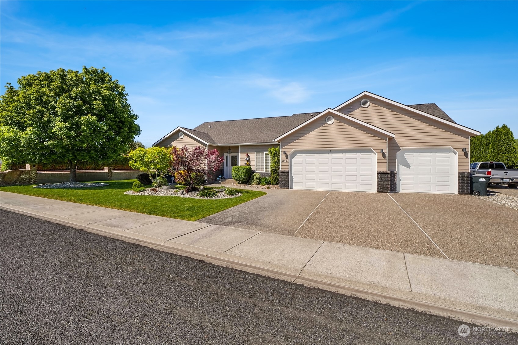 Property Photo:  614 S Lupine Drive  WA 98837 