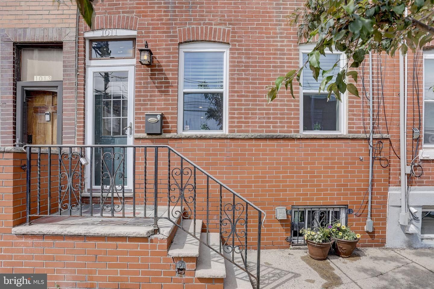 Property Photo:  1011 Mifflin Street  PA 19148 