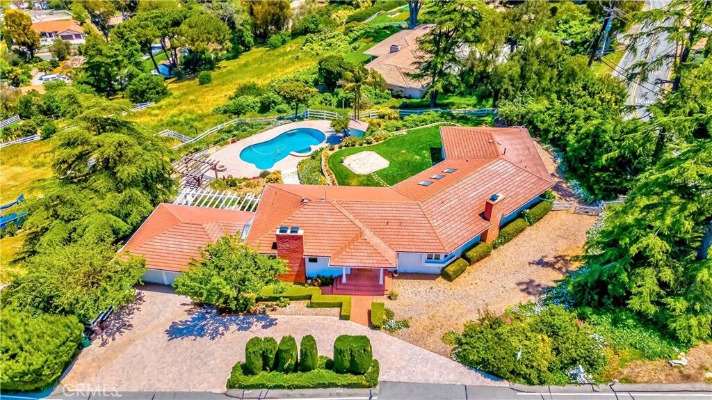 Property Photo:  1 Hackamore Road  CA 90274 