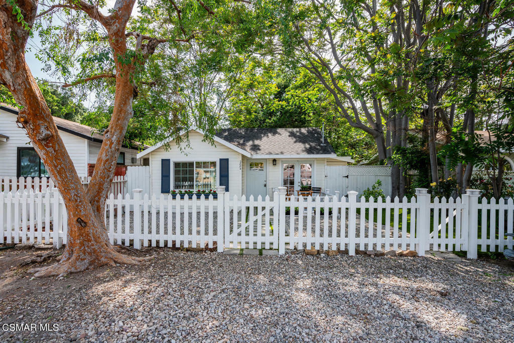 Property Photo:  2884 Crescent Way  CA 91362 