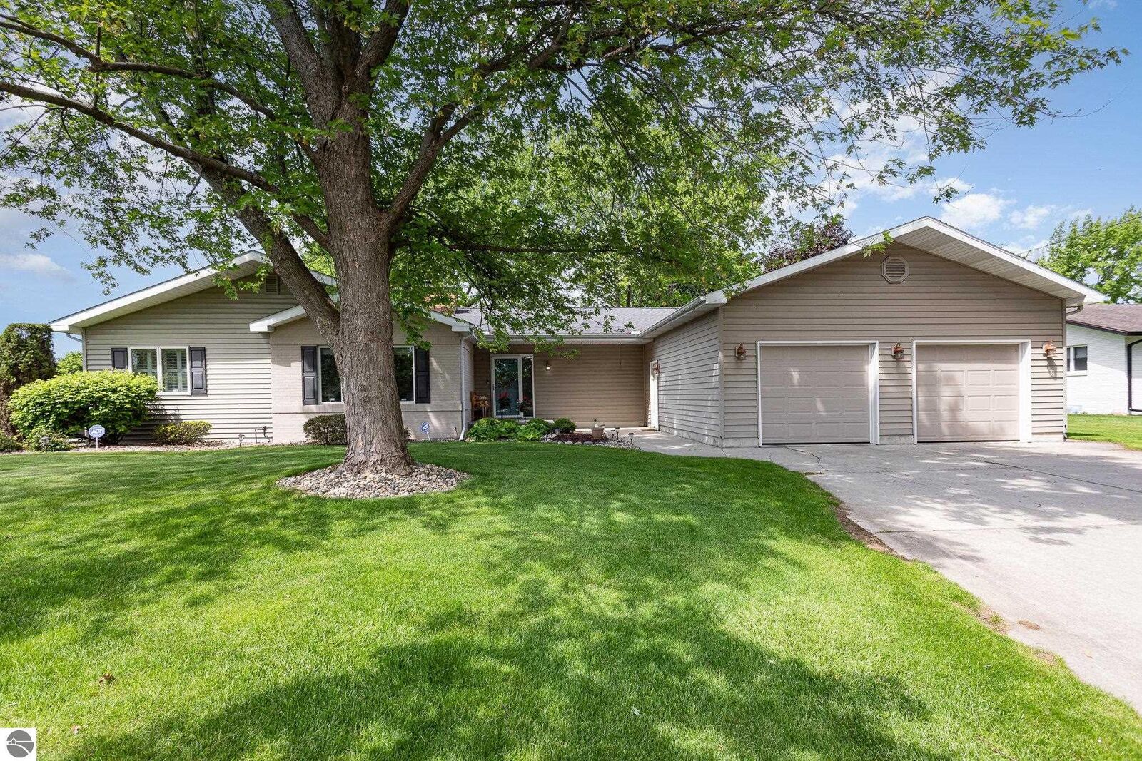 Property Photo:  431 Fairlane Drive  MI 48801 