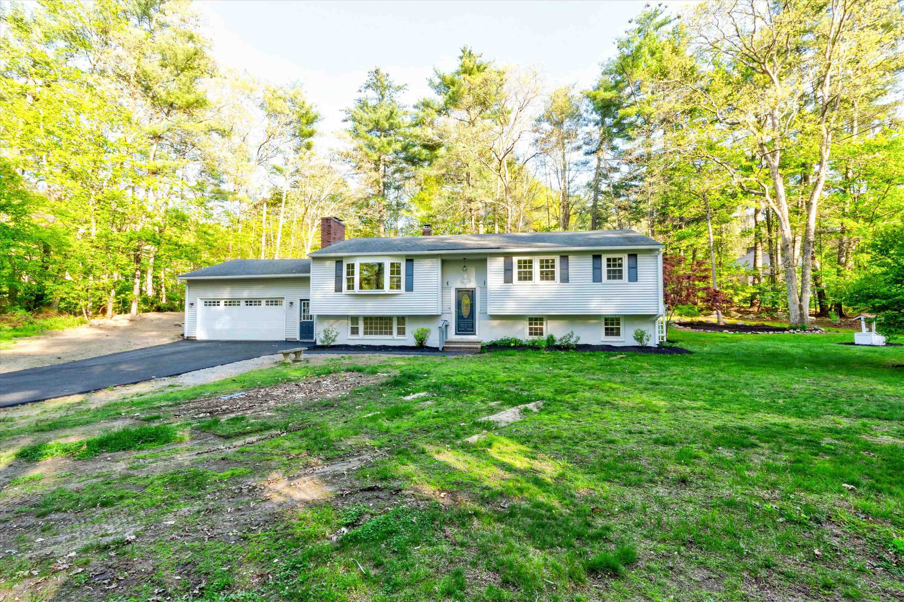 Property Photo:  32 Valleyview Drive  NH 03054 