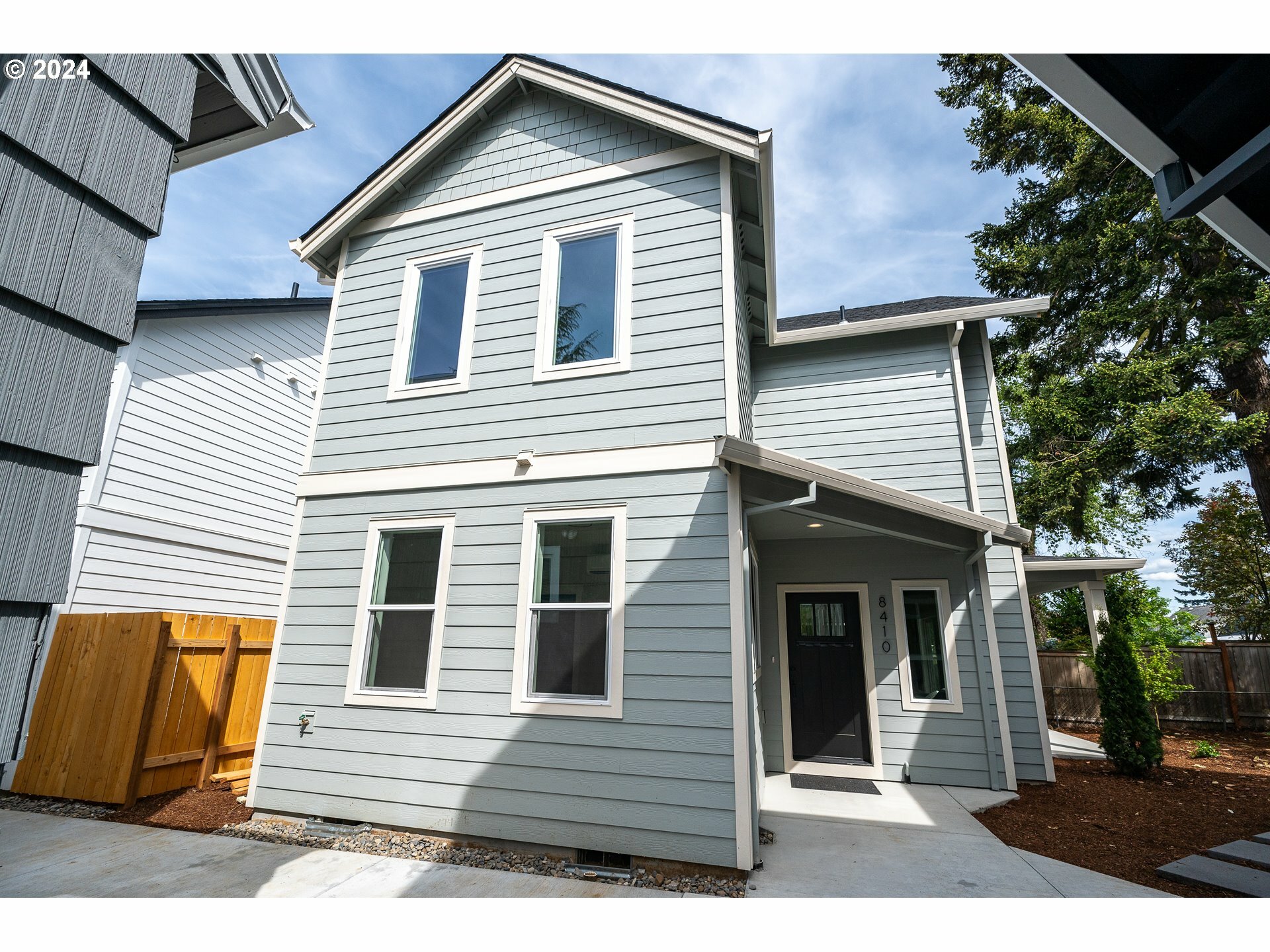 Property Photo: 8410 NE Holladay St OR 97220