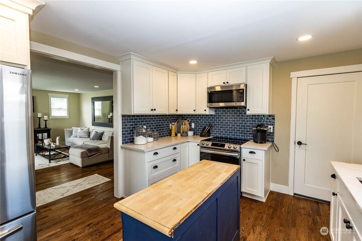 Property Photo:  1433 University Street  WA 99362 