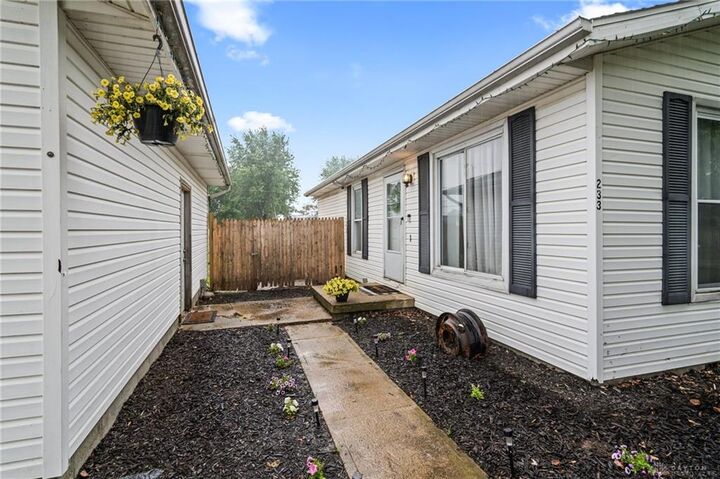 3 bed Jeffersonville home for sale 233 Woodsview Drive, Jeffersonville