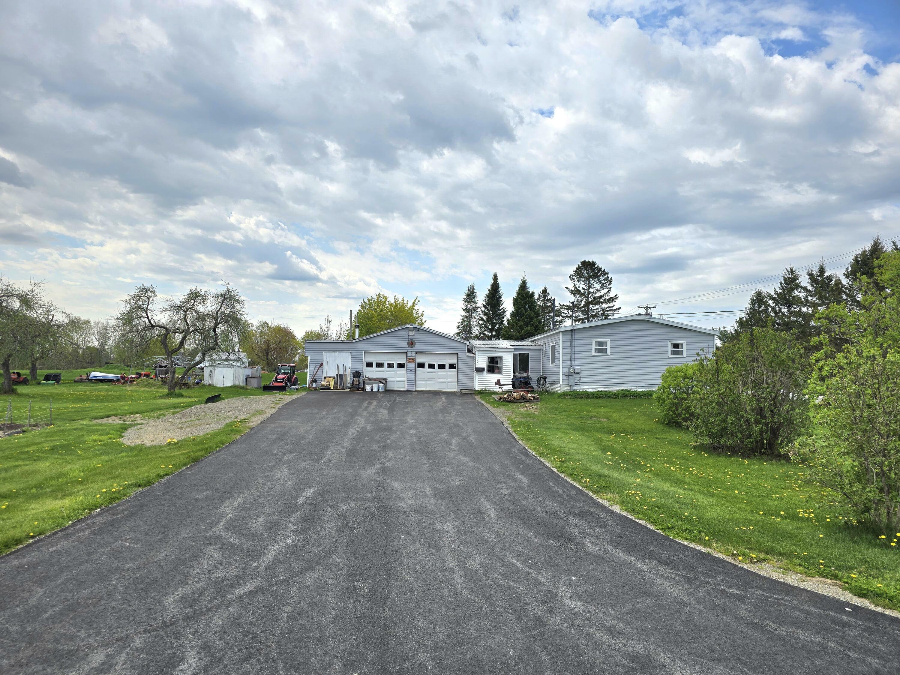Property Photo: 554 Albion Road ME 04988