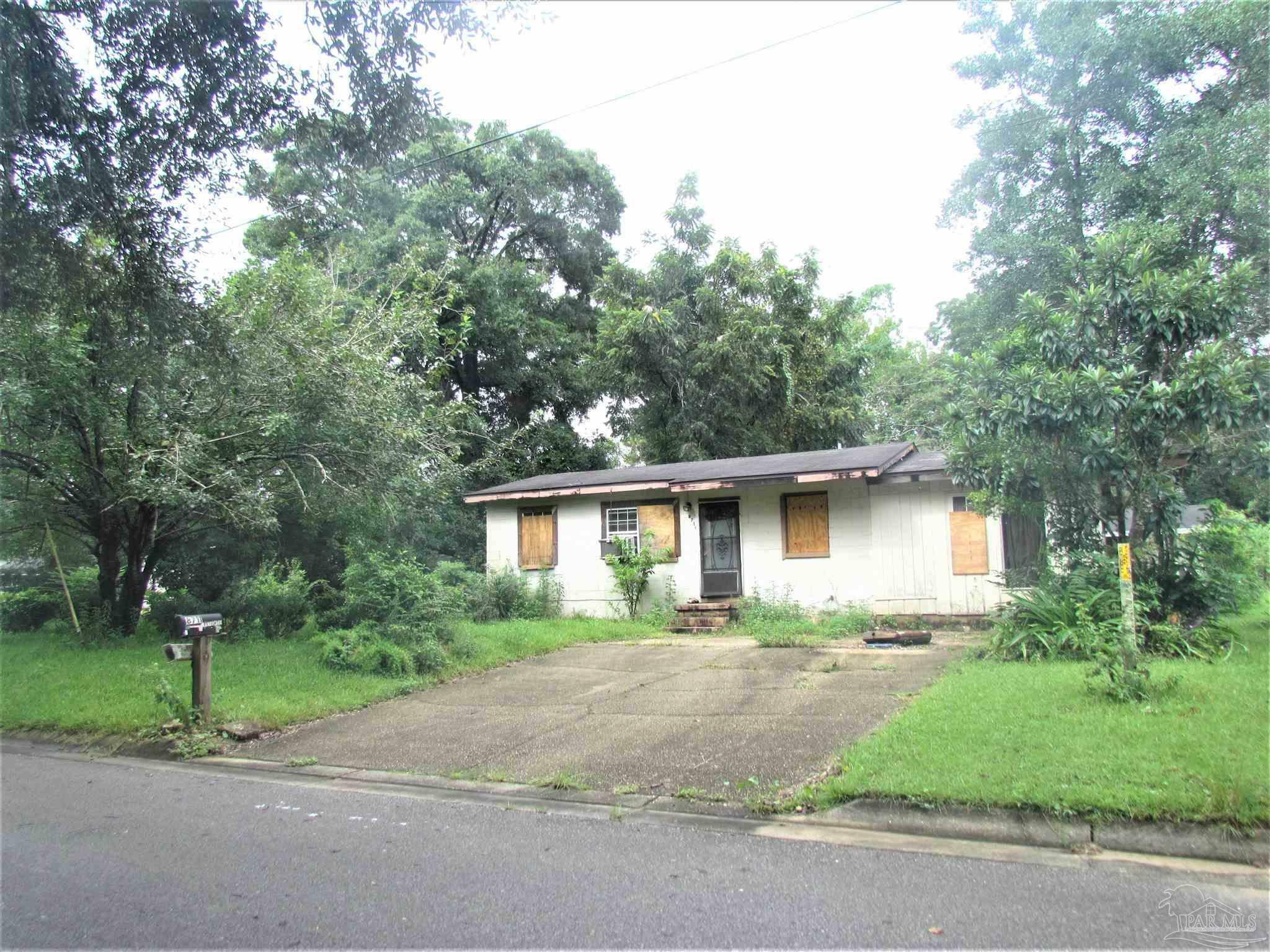 Property Photo:  8711 Handicare St  FL 32514 