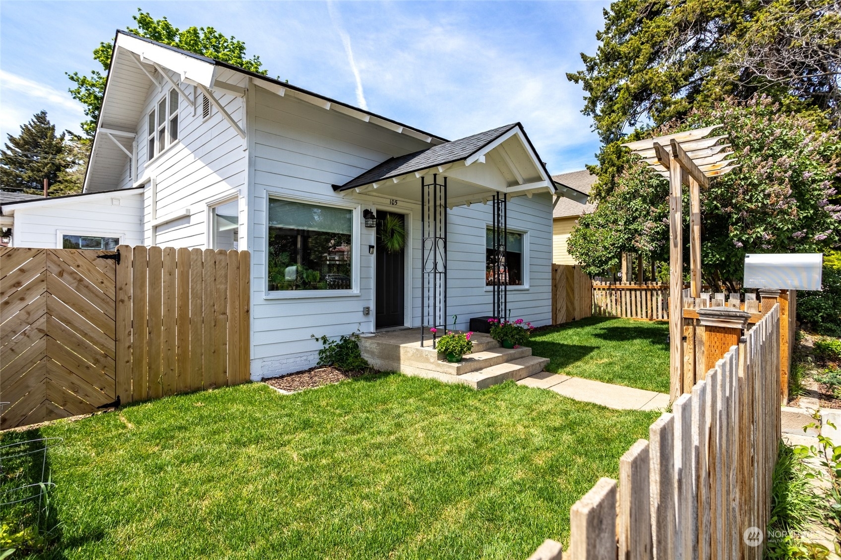 Property Photo:  105 N Sprague Street  WA 98926 