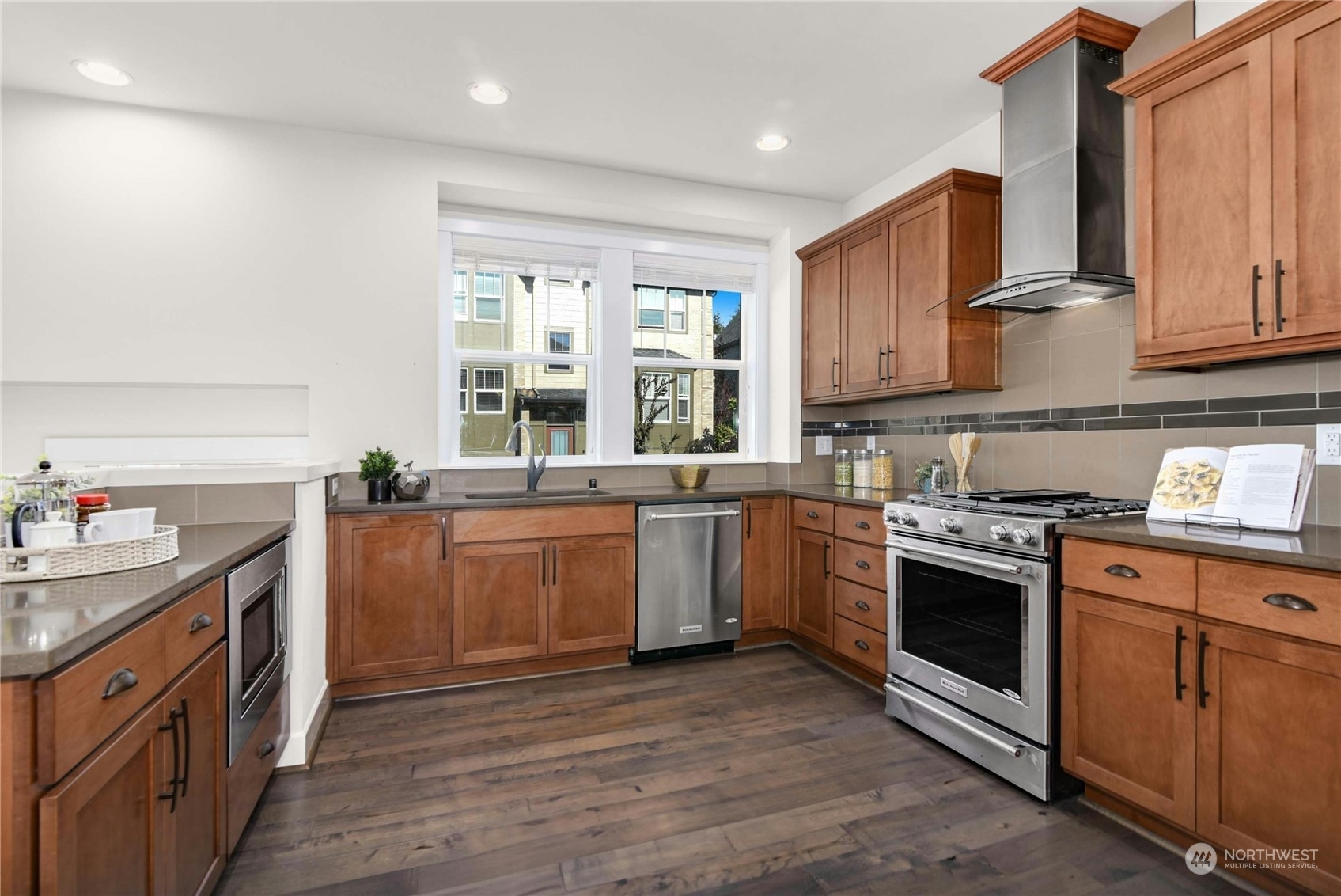 Property Photo:  1359 Brooklyn Walk NE 16.5  WA 98029 