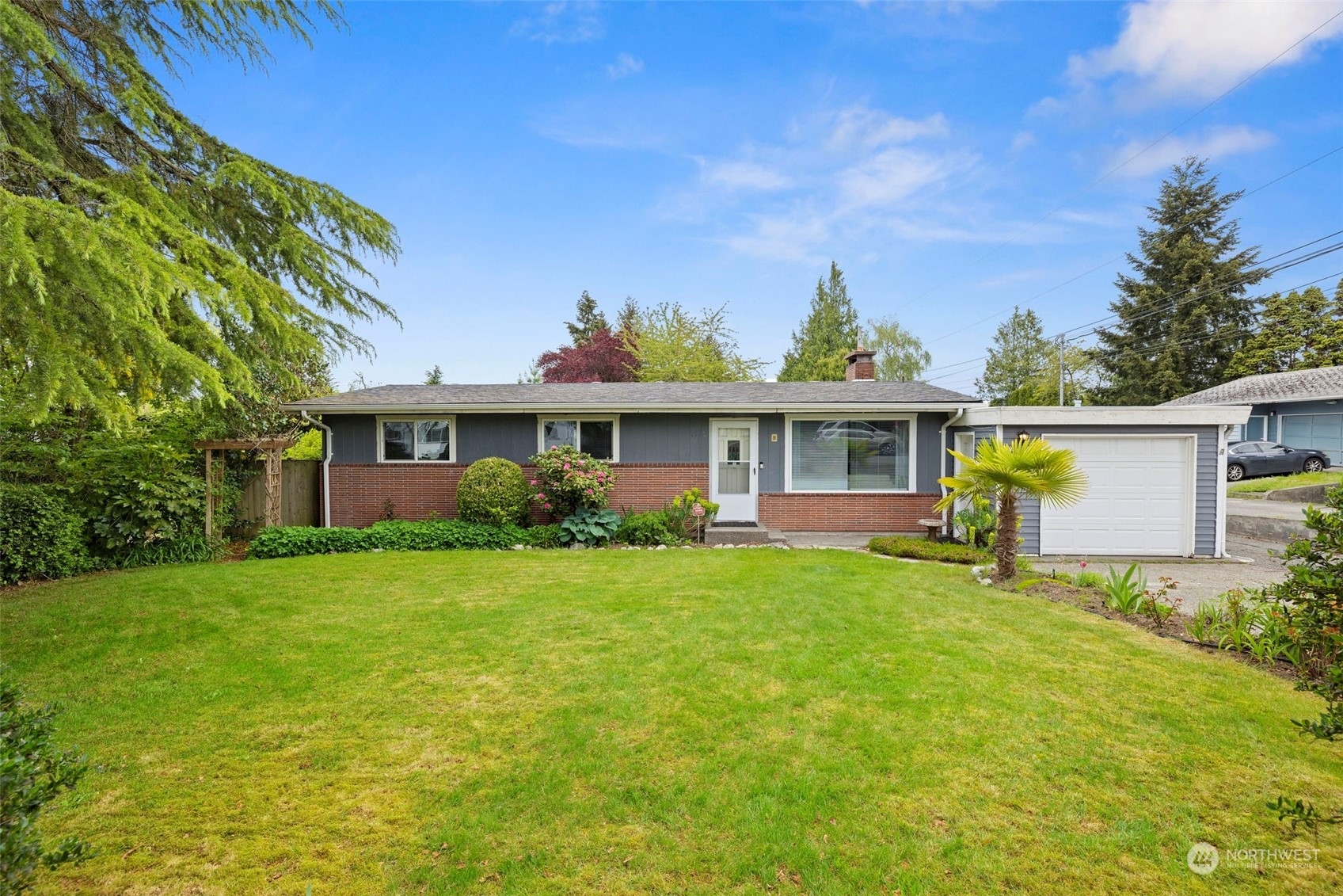 Property Photo:  1115 Cascade Drive  WA 98203 