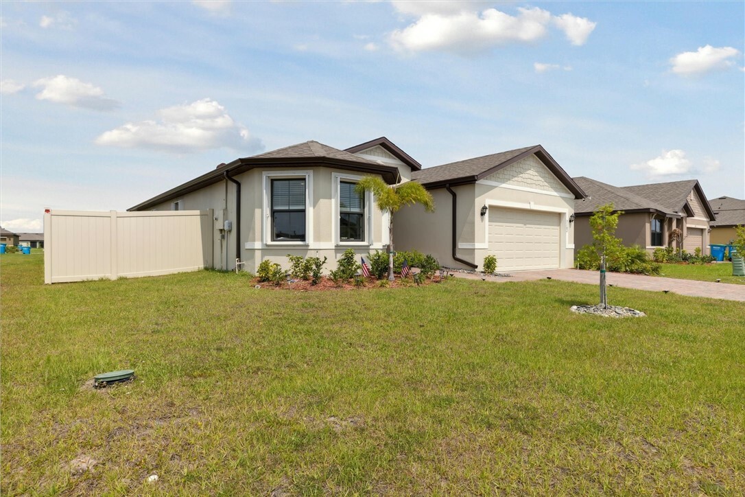 Property Photo:  7182 Tigereye Way  FL 32949 