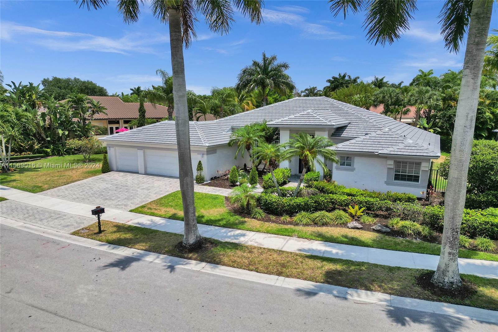 Property Photo:  2504 Eagle Watch Ln  FL 33327 