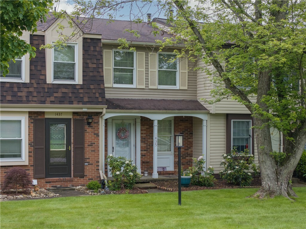 Property Photo: 1435 S Randolph Drive PA 15025
