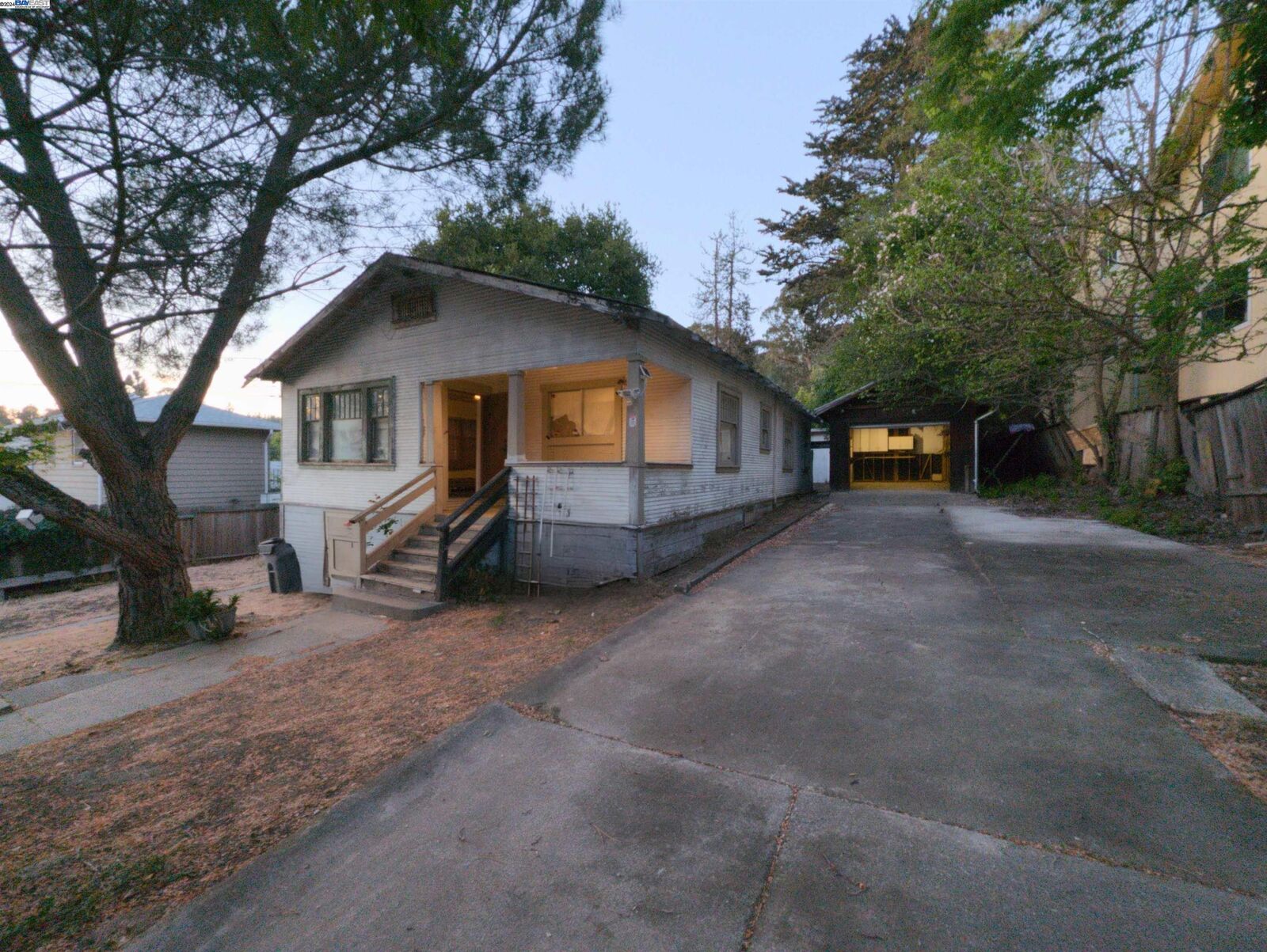 Property Photo: 5920 Outlook Ave CA 94605