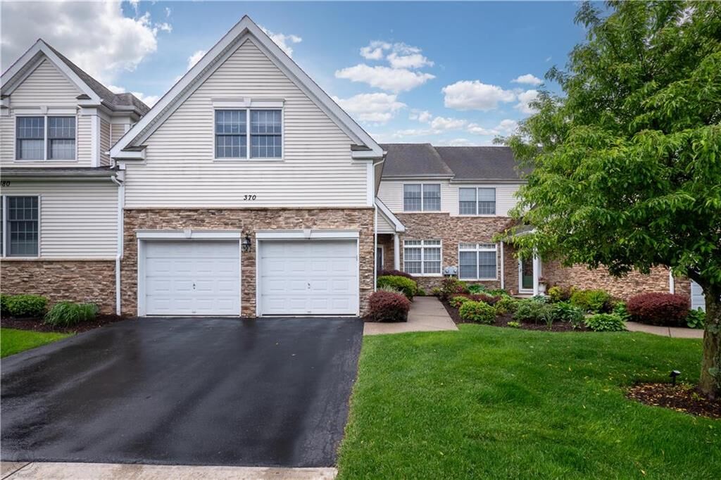 Property Photo: 370 Inverness Circle PA 18042