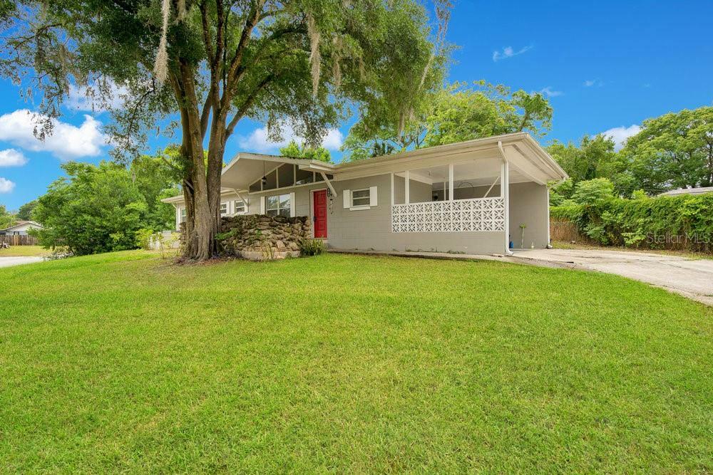 Property Photo:  200 E Rosehill Avenue  FL 32724 