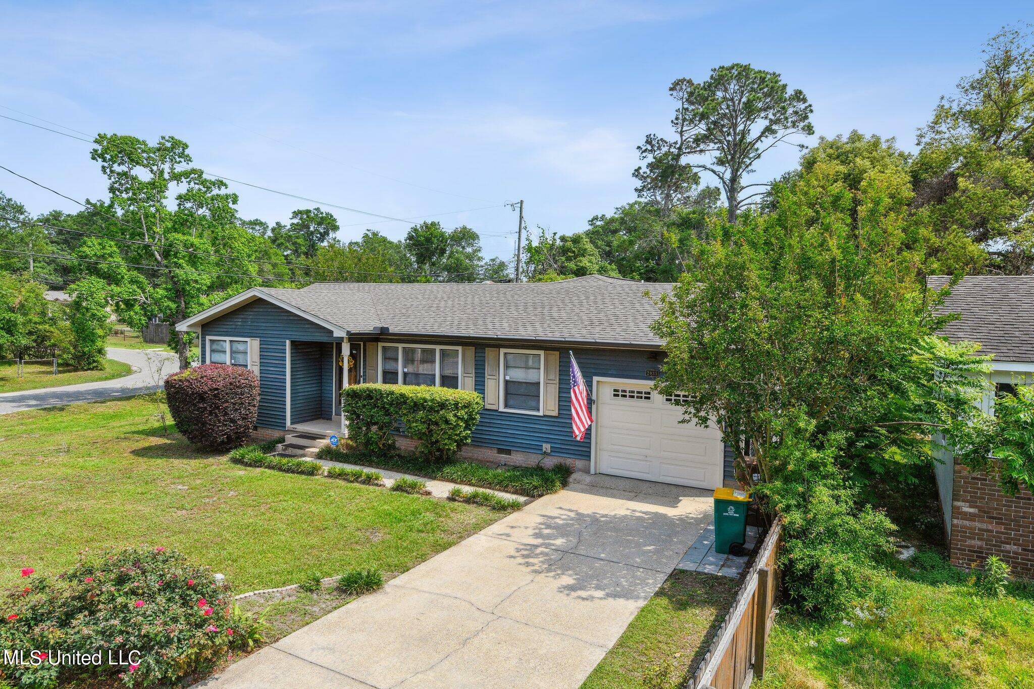 Property Photo:  2035 South Drive  MS 39531 