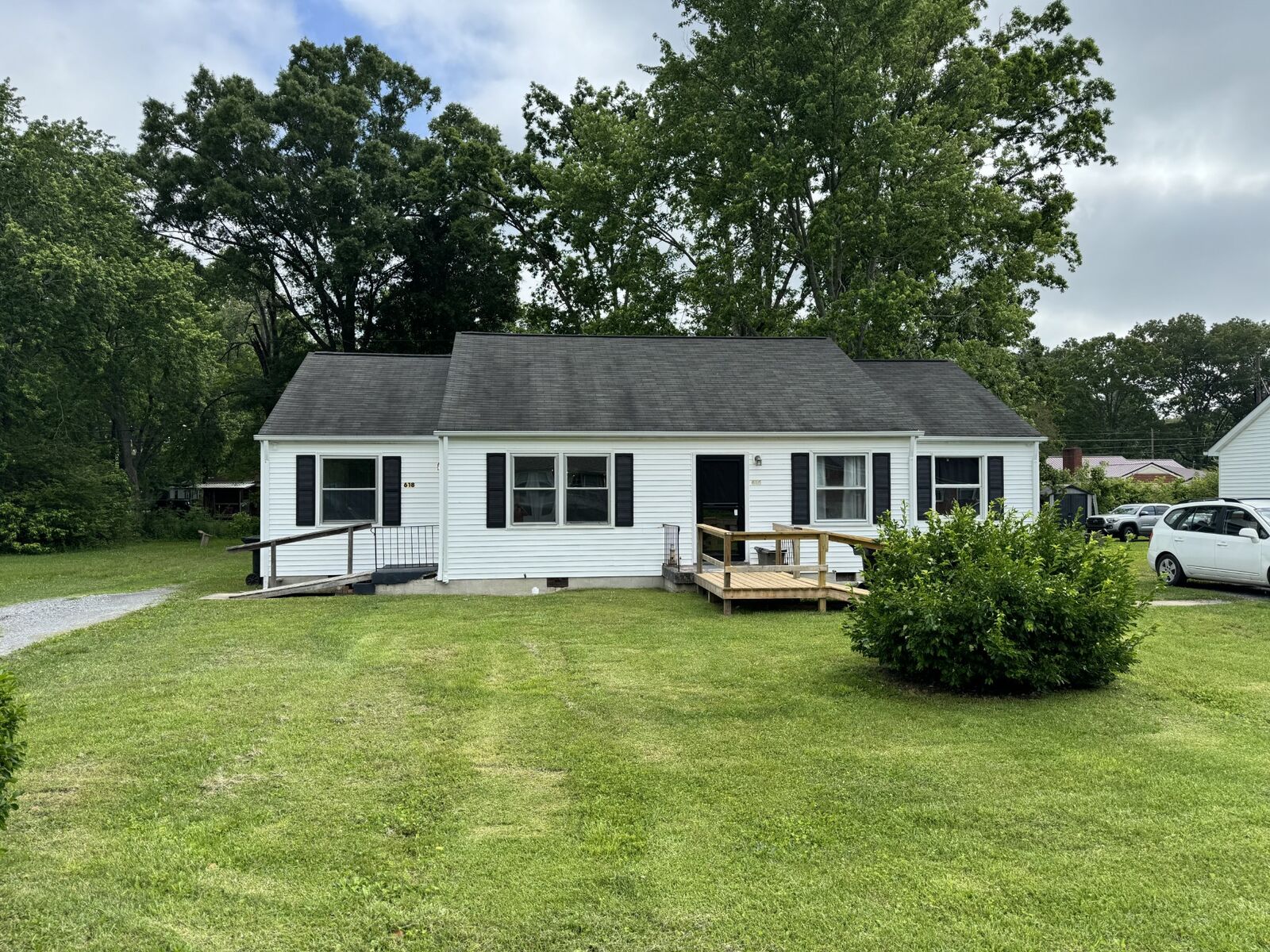 Property Photo: 616 Glendale Pl TN 37388