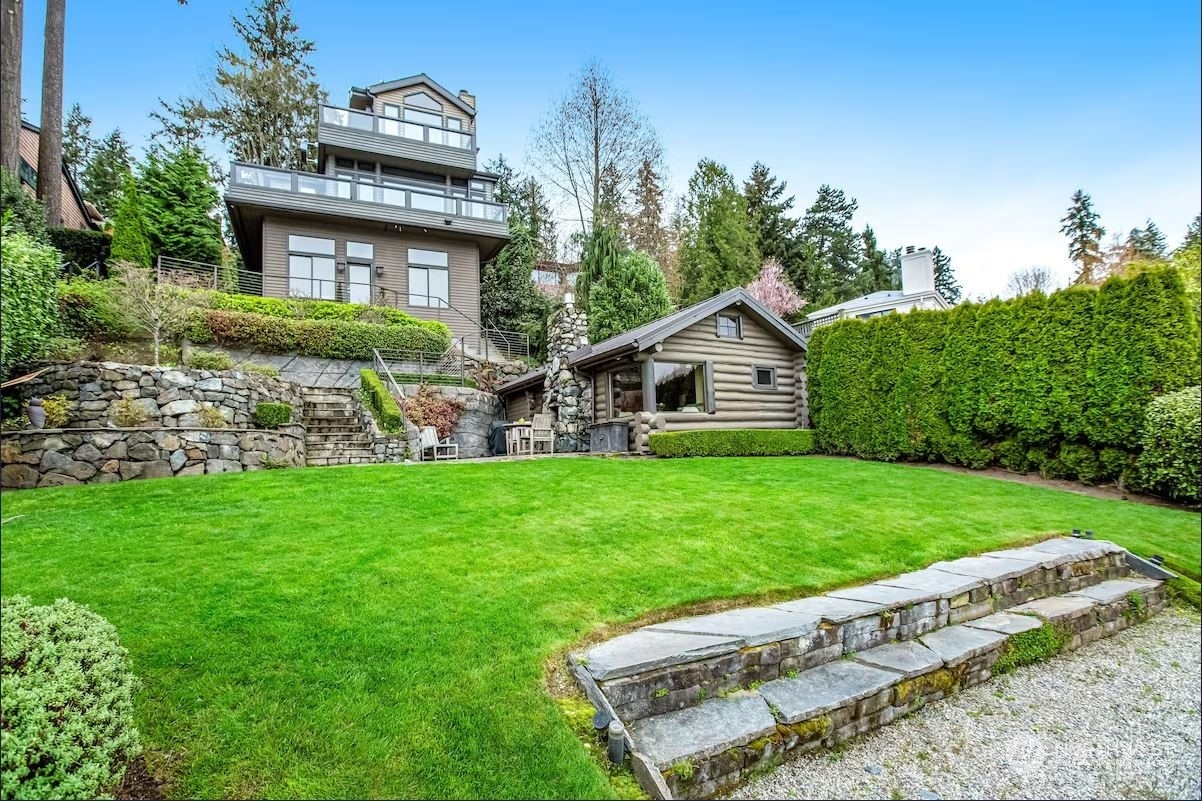 Property Photo:  328 Overlake Drive E  WA 98039 