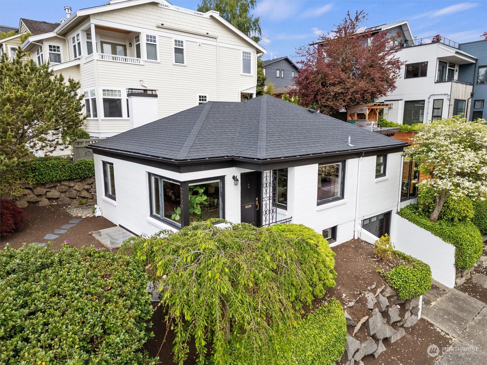 Property Photo:  2600 W Newton Street  WA 98199 