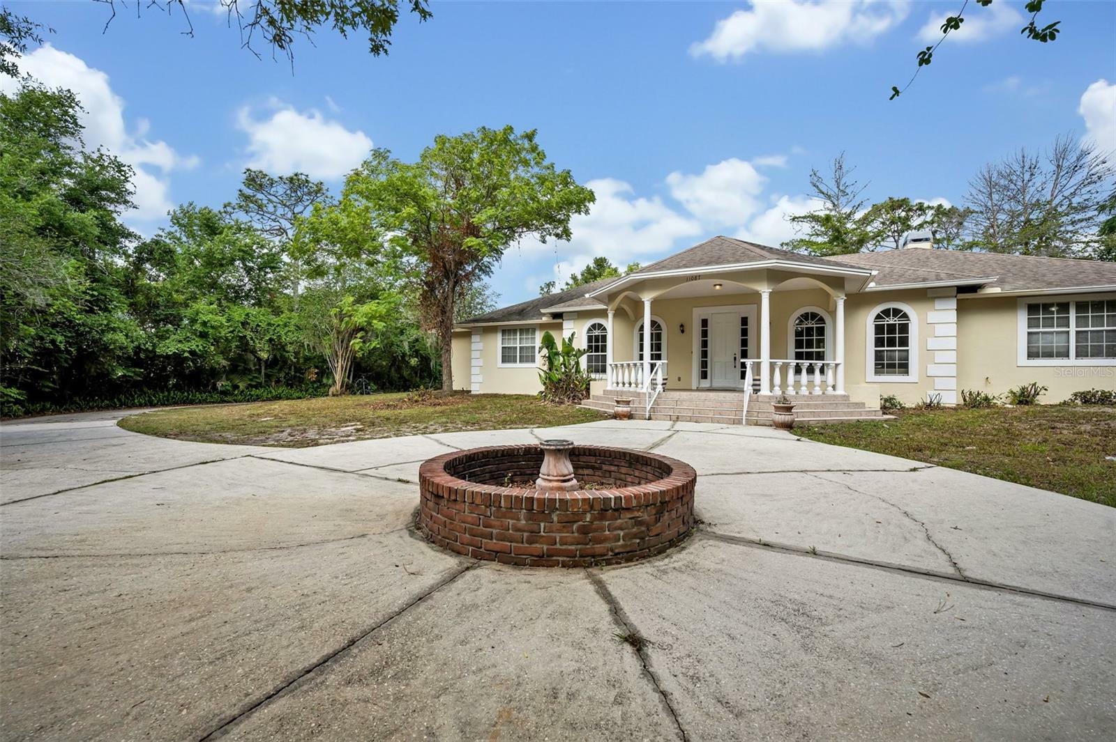 Property Photo:  11087 University Boulevard  FL 32817 