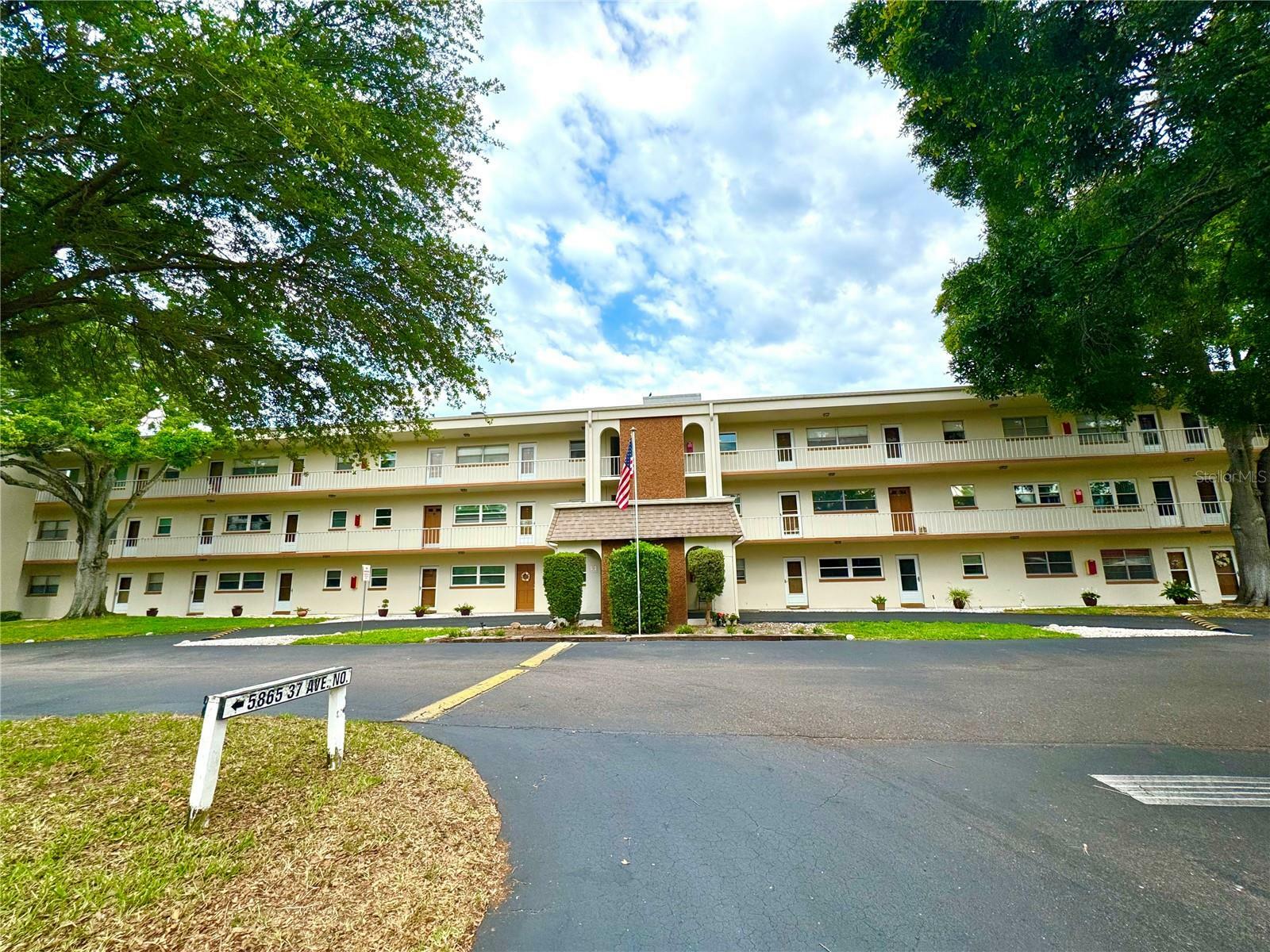 Property Photo: 5880 38th Avenue N 103 FL 33710