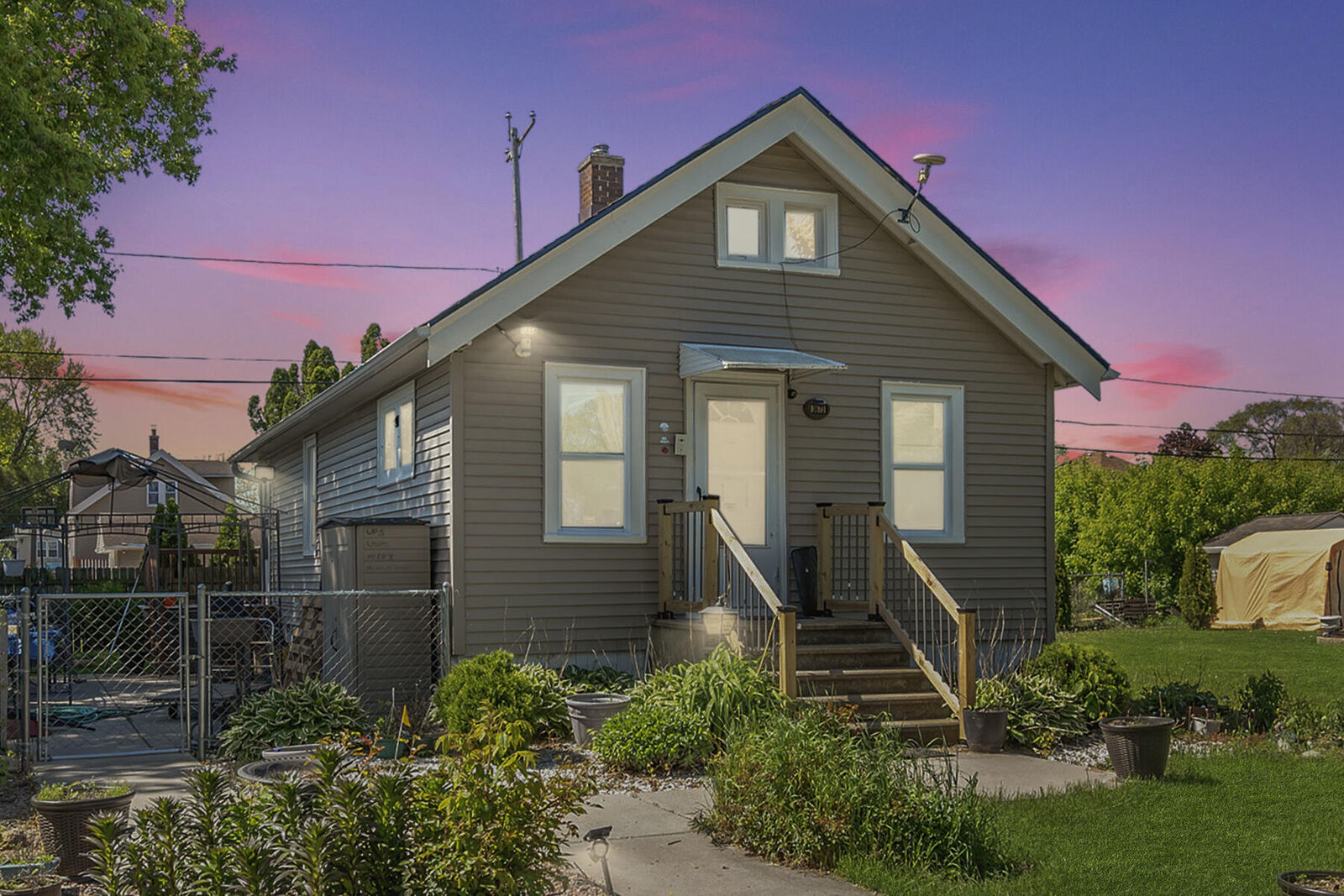 Property Photo:  3673 E Iona Ter  WI 53110 