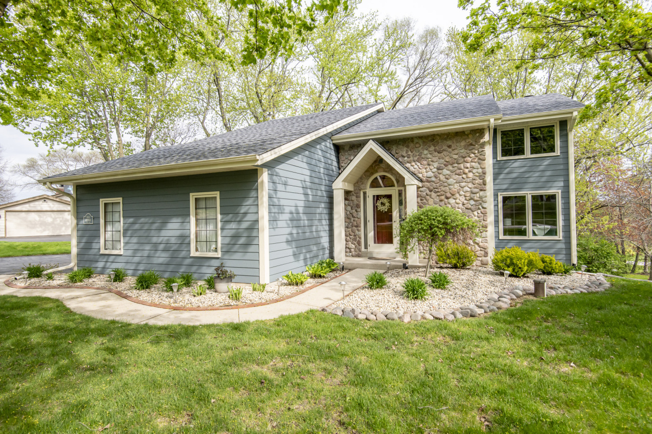 Property Photo: N105w20980 Oak Ln WI 53022
