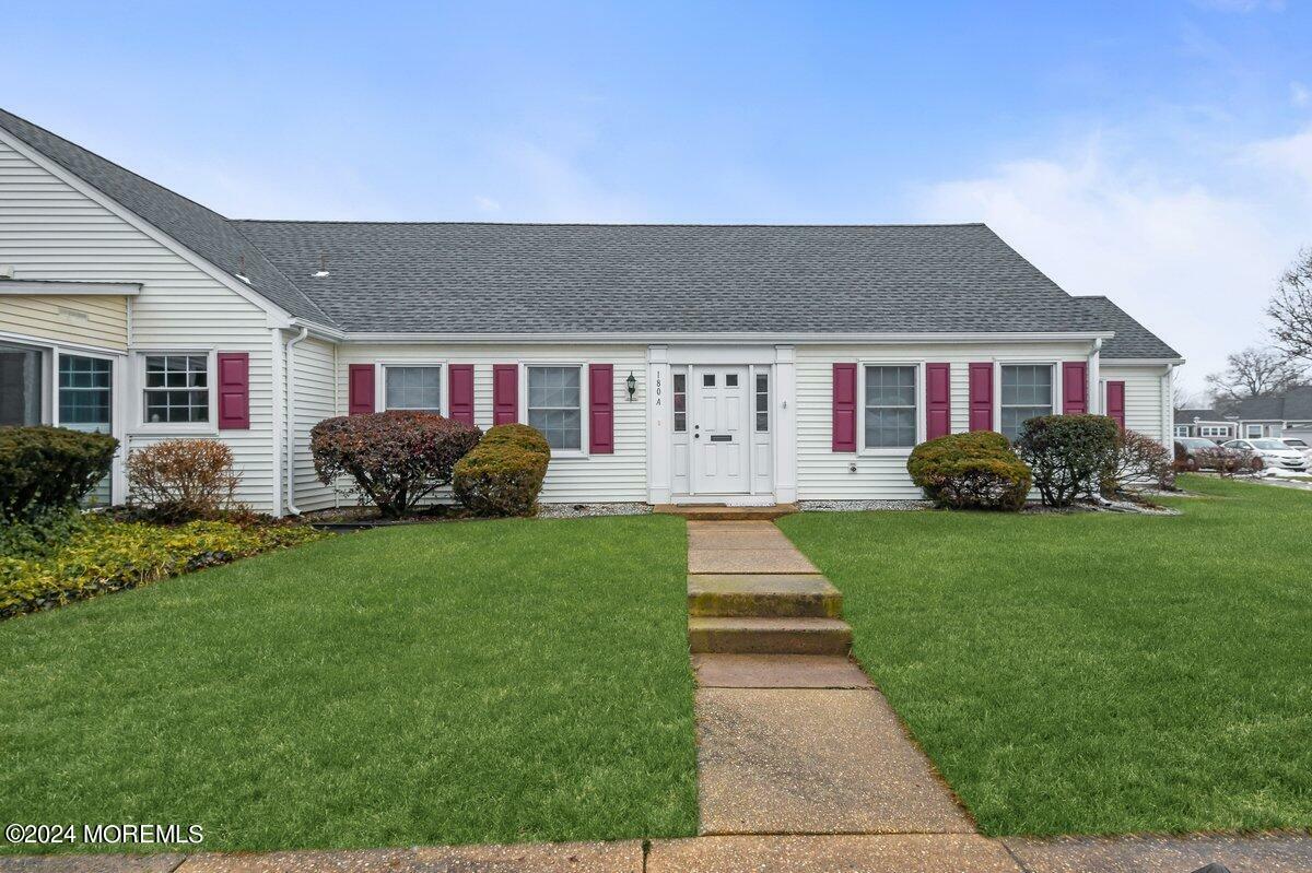 Property Photo:  180A Prescott Lane 180A  NJ 08831 